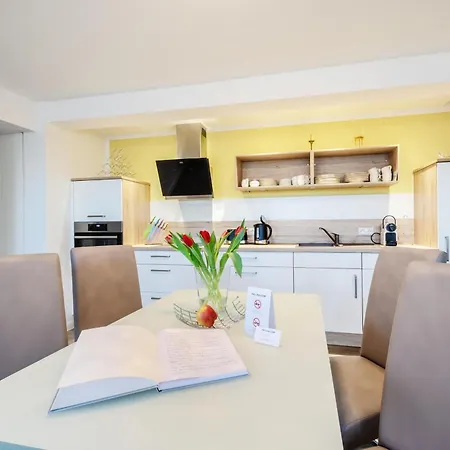 Prora - Apartment mit Balkon, Meerblick und Strandkorb am Strand - Sanddüne Binz